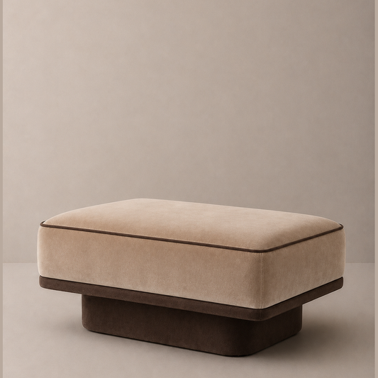 Banqueta Bold estofada com base em madeira produzida em Portugal pela VILLA Interiores